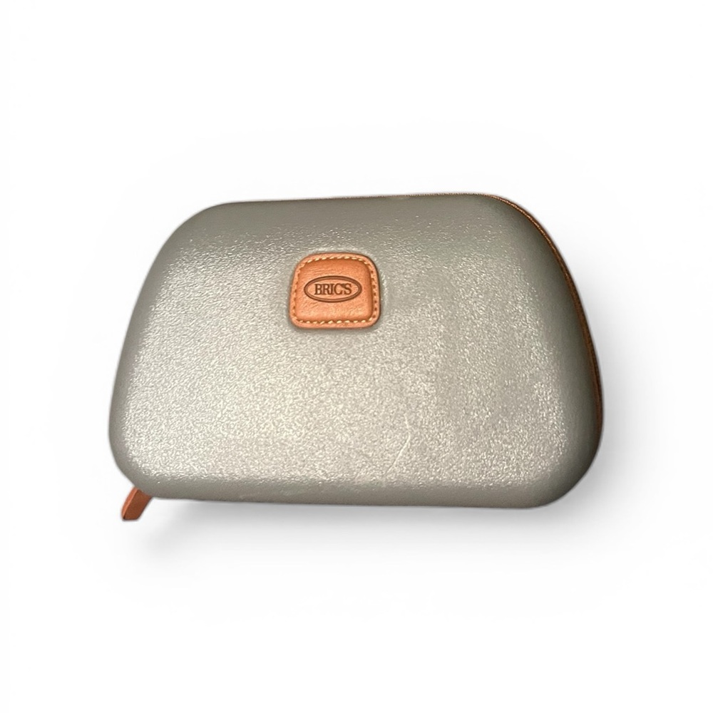 Bric's Qatar Airways
Exclusive Cosmetic Case
Gray   w/ Brown
Hard-Shell
